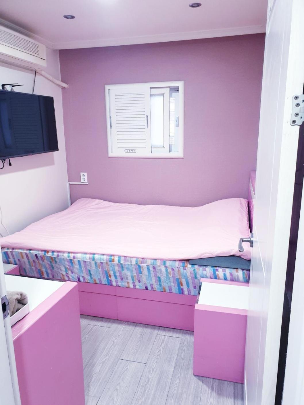Hostel Dreaming Sinchon Hongdae Seoul